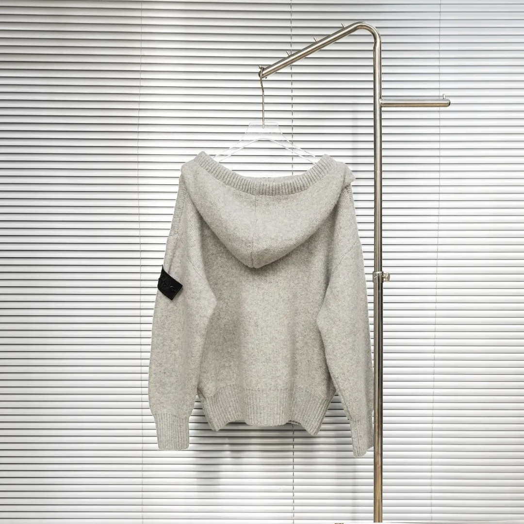 P330 top version (different currencies) Style: Stone Island STONE LSLAND high weight knitted wool V-neck hooded sweater Color: Picture color Size: M-XXXL Fabric: Blended Accessories: Full set of customized accessories No gender distinction, same style for men and women
